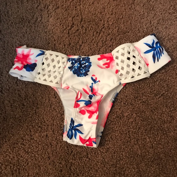 SMALL BRAND NEW NEVER WORN BIKINI - Picture 2 of 5